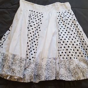 Textures white and black skirt